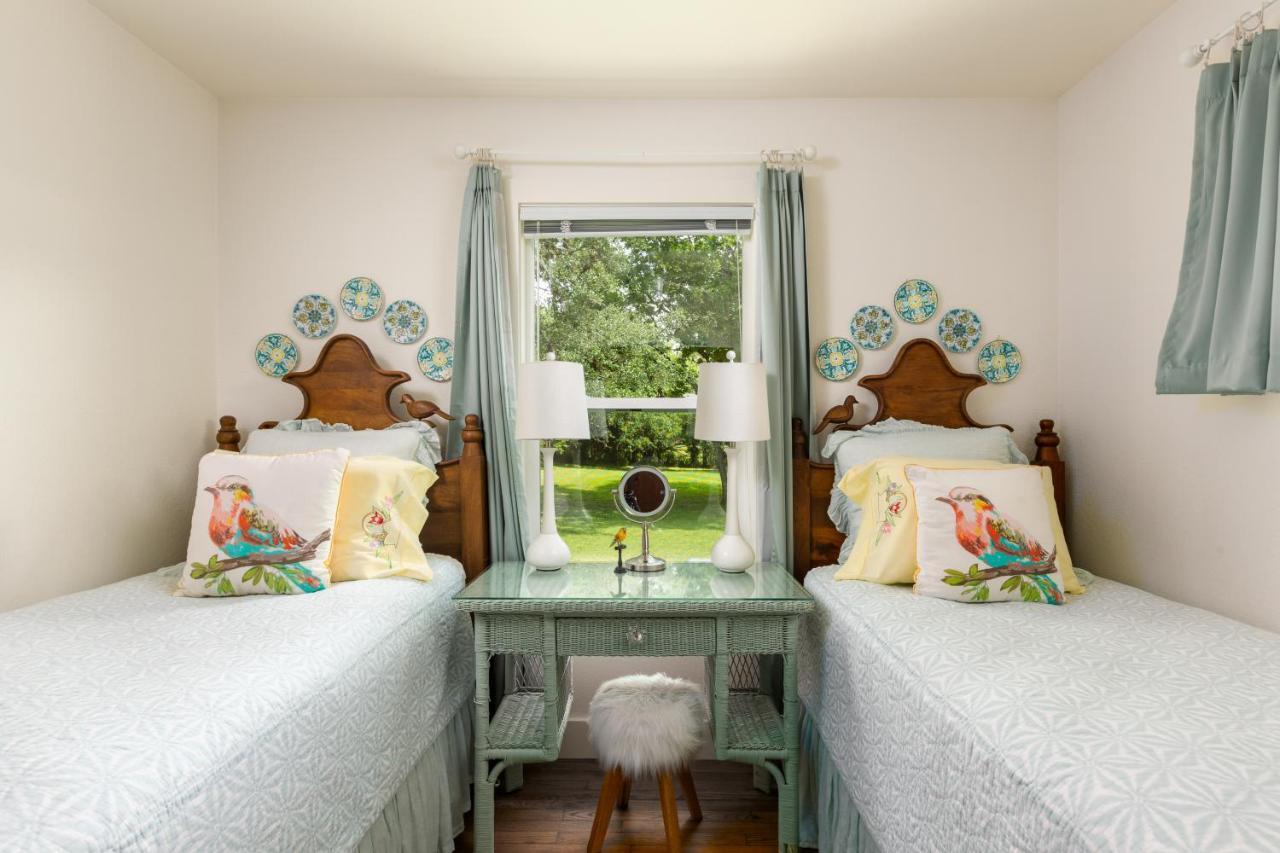 Bear Creek Cottage Manchaca ภายนอก รูปภาพ